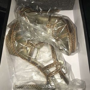PELLE MODA High heels *Burlywood Glossy Snake*